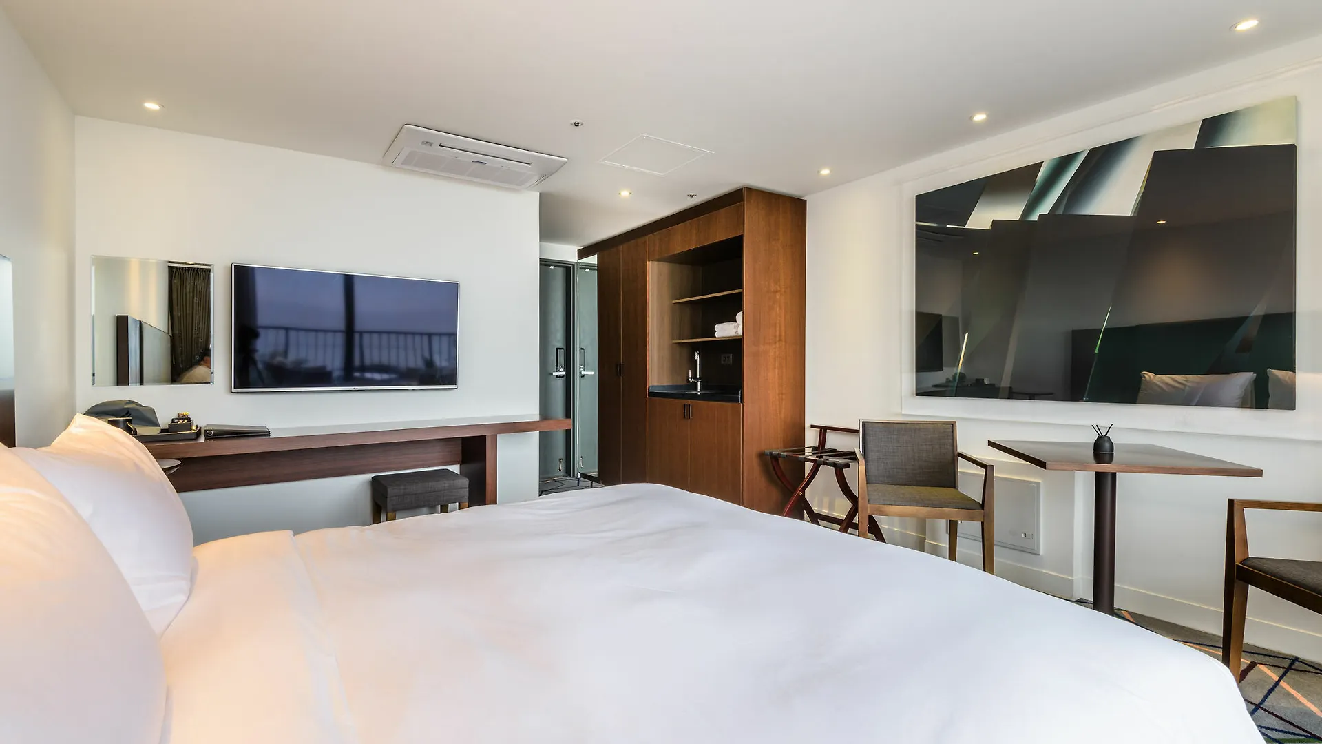 Aguila Hotel Jeju Oceano Suite