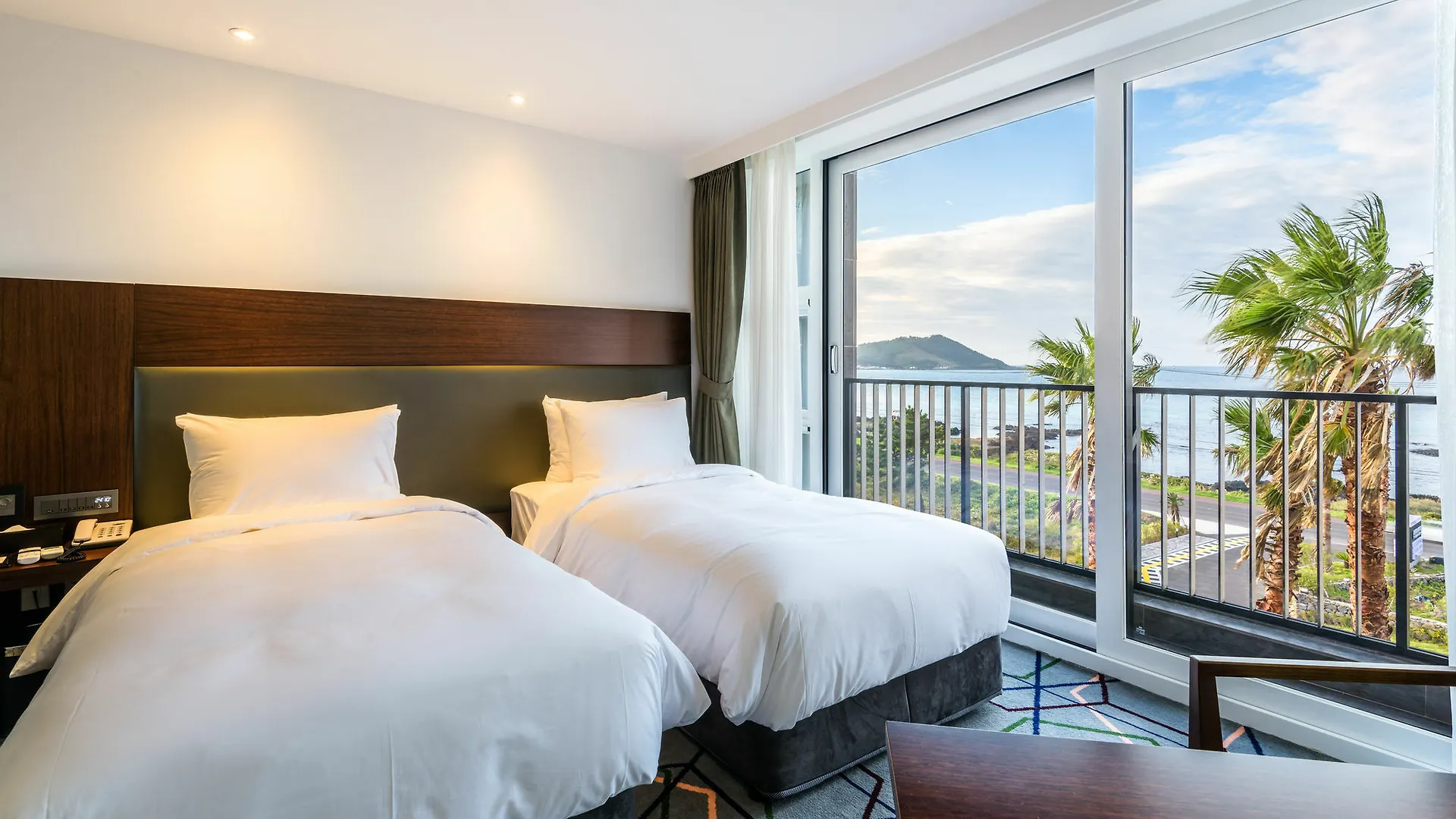 Aguila Hotel Jeju Oceano Suite 3*,