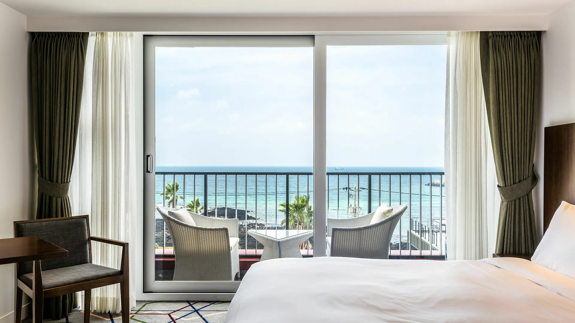Aguila Hotel Jeju Oceano Suite