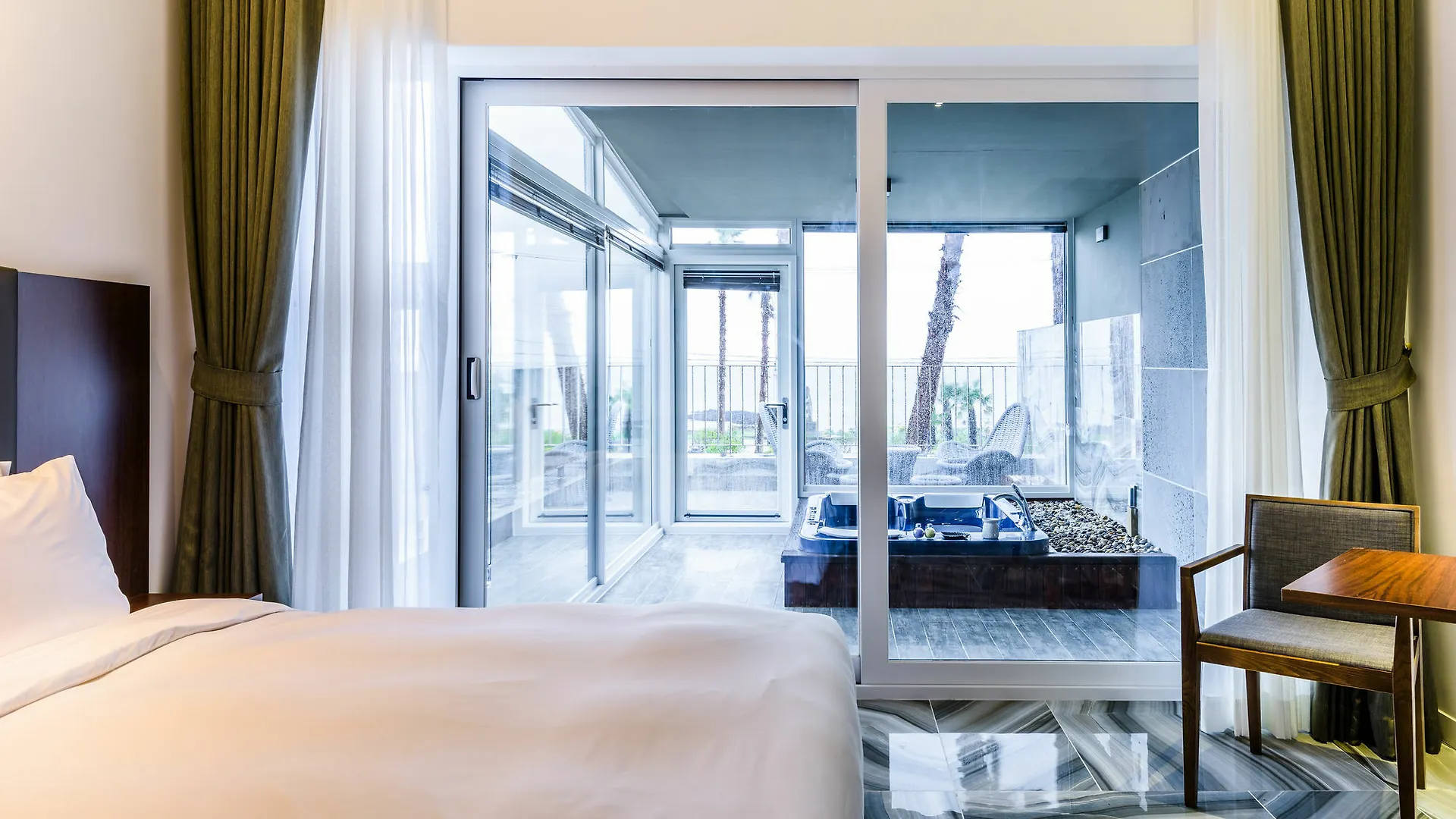 Aguila Hotel Jeju Oceano Suite